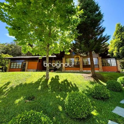 Sítio com 240m², 4 quartos (sendo 2 suítes), 4 garagens, no bairro Rio dos Bugres em Rancho Queimado
