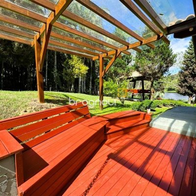 Sítio com 240m², 4 quartos (sendo 2 suítes), 4 garagens, no bairro Rio dos Bugres em Rancho Queimado