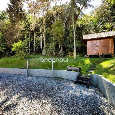 Sítio com 240m², 4 quartos (sendo 2 suítes), 4 garagens, no bairro Rio dos Bugres em Rancho Queimado