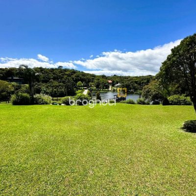 Sítio com 240m², 4 quartos (sendo 2 suítes), 4 garagens, no bairro Rio dos Bugres em Rancho Queimado