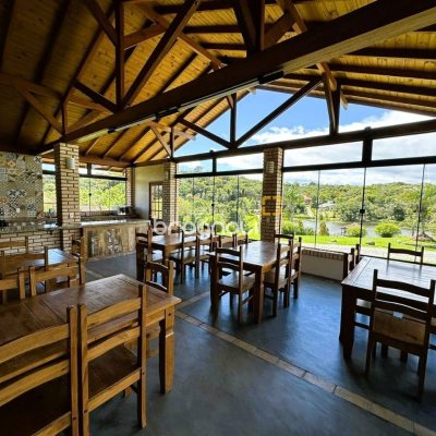 Sítio com 240m², 4 quartos (sendo 2 suítes), 4 garagens, no bairro Rio dos Bugres em Rancho Queimado
