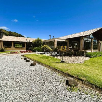 Sítio com 240m², 4 quartos (sendo 2 suítes), 4 garagens, no bairro Rio dos Bugres em Rancho Queimado
