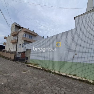 Prédio com 662m², 5 garagens, no bairro Ingleses em Florianópolis