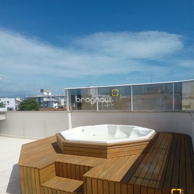 Cobertura com 122m², 2 quartos (sendo 1 suíte), 1 garagem, no bairro Canasvieiras em Florianópolis