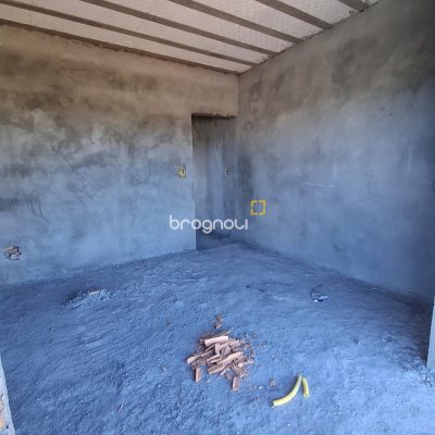 Casa com 210m², 3 quartos (sendo 1 suíte), 2 garagens, no bairro Vargem Pequena em Florianópolis