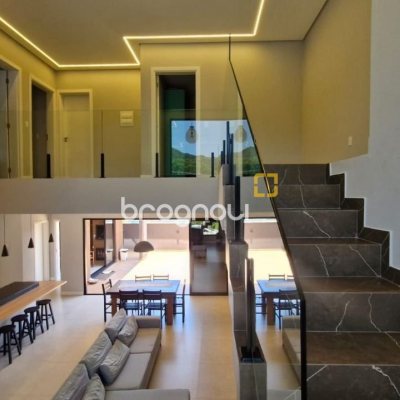 Casa de Condomínio com 228m², 3 quartos (sendo 1 suíte), 2 garagens, no bairro Vargem Grande em Florianópolis