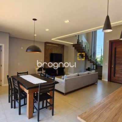 Casa de Condomínio com 228m², 3 quartos (sendo 1 suíte), 2 garagens, no bairro Vargem Grande em Florianópolis