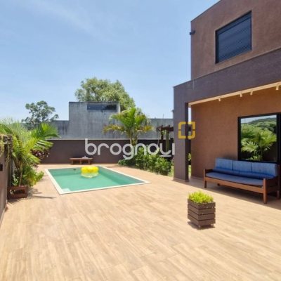 Casa de Condomínio com 228m², 3 quartos (sendo 1 suíte), 2 garagens, no bairro Vargem Grande em Florianópolis