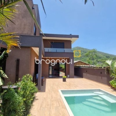 Casa de Condomínio com 228m², 3 quartos (sendo 1 suíte), 2 garagens, no bairro Vargem Grande em Florianópolis