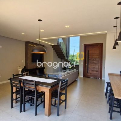 Casa de Condomínio com 228m², 3 quartos (sendo 1 suíte), 2 garagens, no bairro Vargem Grande em Florianópolis