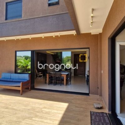 Casa de Condomínio com 228m², 3 quartos (sendo 1 suíte), 2 garagens, no bairro Vargem Grande em Florianópolis