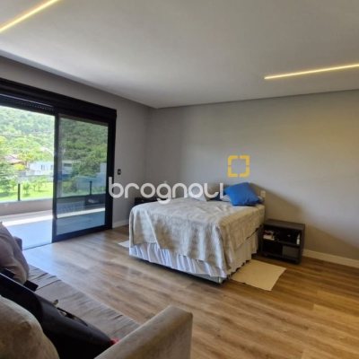 Casa de Condomínio com 228m², 3 quartos (sendo 1 suíte), 2 garagens, no bairro Vargem Grande em Florianópolis