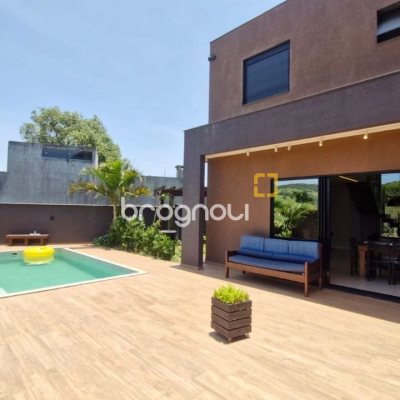 Casa de Condomínio com 228m², 3 quartos (sendo 1 suíte), 2 garagens, no bairro Vargem Grande em Florianópolis