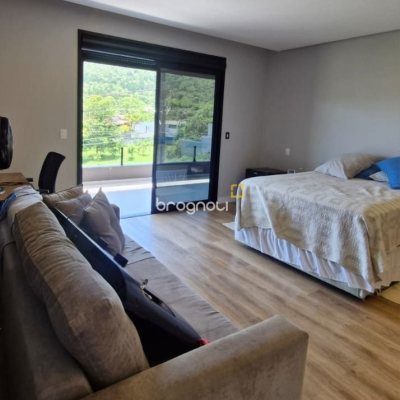 Casa de Condomínio com 228m², 3 quartos (sendo 1 suíte), 2 garagens, no bairro Vargem Grande em Florianópolis
