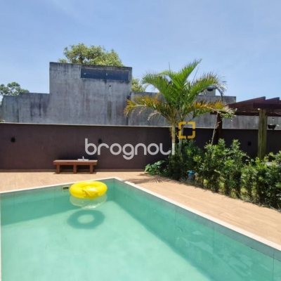 Casa de Condomínio com 228m², 3 quartos (sendo 1 suíte), 2 garagens, no bairro Vargem Grande em Florianópolis