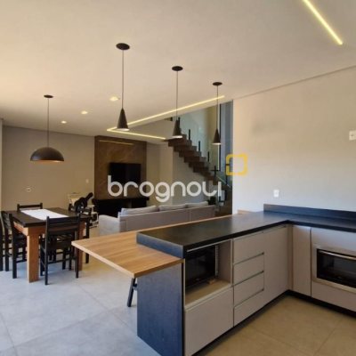 Casa de Condomínio com 228m², 3 quartos (sendo 1 suíte), 2 garagens, no bairro Vargem Grande em Florianópolis