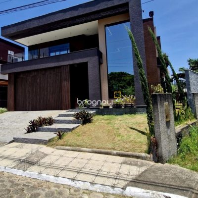 Casa de Condomínio com 228m², 3 quartos (sendo 1 suíte), 2 garagens, no bairro Vargem Grande em Florianópolis