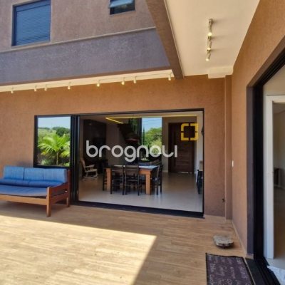 Casa de Condomínio com 228m², 3 quartos (sendo 1 suíte), 2 garagens, no bairro Vargem Grande em Florianópolis