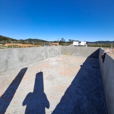 Casa com 210m², 3 quartos (sendo 1 suíte), 1 garagem, no bairro Vargem Pequena em Florianópolis