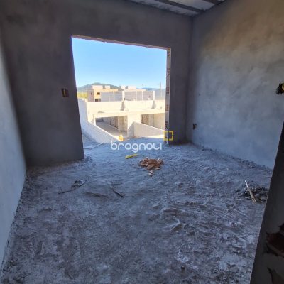 Casa com 210m², 3 quartos (sendo 1 suíte), 1 garagem, no bairro Vargem Pequena em Florianópolis