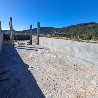 Casa com 210m², 3 quartos (sendo 1 suíte), 1 garagem, no bairro Vargem Pequena em Florianópolis