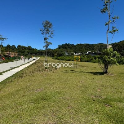 Terreno com 377m², no bairro Campeche em Florianópolis