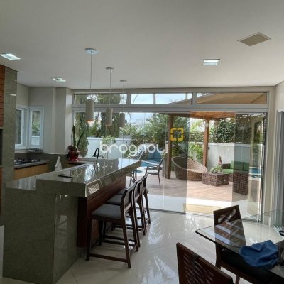 Casa com 416m², 5 quartos (sendo 5 suítes), 6 garagens, no bairro Jurerê Internacional em Florianópolis