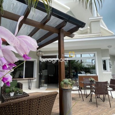 Casa com 416m², 5 quartos (sendo 5 suítes), 6 garagens, no bairro Jurerê Internacional em Florianópolis