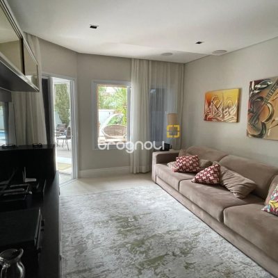 Casa com 416m², 5 quartos (sendo 5 suítes), 6 garagens, no bairro Jurerê Internacional em Florianópolis