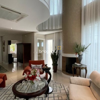Casa com 416m², 5 quartos (sendo 5 suítes), 6 garagens, no bairro Jurerê Internacional em Florianópolis