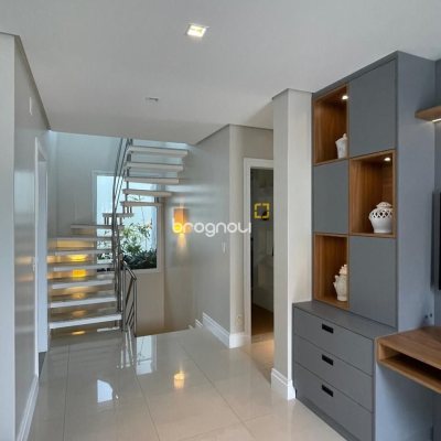 Casa com 416m², 5 quartos (sendo 5 suítes), 6 garagens, no bairro Jurerê Internacional em Florianópolis