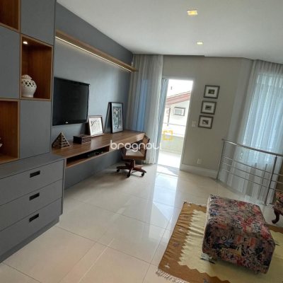 Casa com 416m², 5 quartos (sendo 5 suítes), 6 garagens, no bairro Jurerê Internacional em Florianópolis