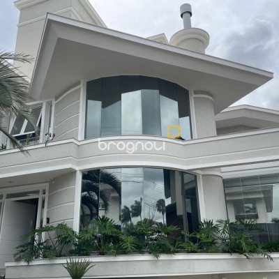 Casa com 416m², 5 quartos (sendo 5 suítes), 6 garagens, no bairro Jurerê Internacional em Florianópolis