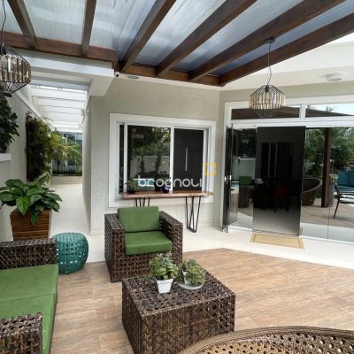 Casa com 416m², 5 quartos (sendo 5 suítes), 6 garagens, no bairro Jurerê Internacional em Florianópolis