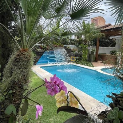Casa com 416m², 5 quartos (sendo 5 suítes), 6 garagens, no bairro Jurerê Internacional em Florianópolis
