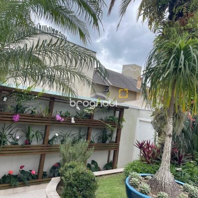 Casa com 416m², 5 quartos (sendo 5 suítes), 6 garagens, no bairro Jurerê Internacional em Florianópolis