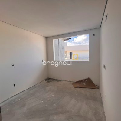 Casa com 130m², 4 quartos (sendo 1 suíte), 2 garagens, no bairro Campeche em Florianópolis