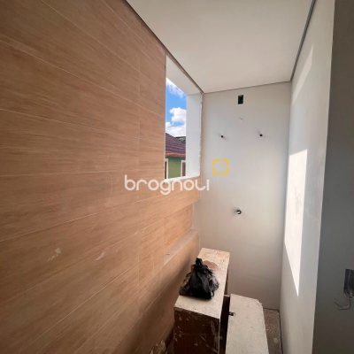 Casa com 130m², 4 quartos (sendo 1 suíte), 2 garagens, no bairro Campeche em Florianópolis