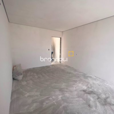 Casa com 130m², 4 quartos (sendo 1 suíte), 2 garagens, no bairro Campeche em Florianópolis