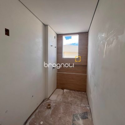 Casa com 130m², 4 quartos (sendo 1 suíte), 2 garagens, no bairro Campeche em Florianópolis