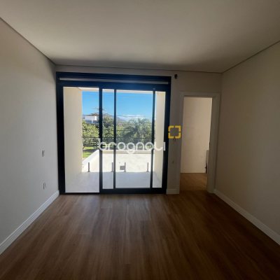 Casa com 130m², 4 quartos (sendo 1 suíte), 1 garagem, no bairro Campeche em Florianópolis