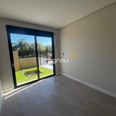 Casa com 130m², 4 quartos (sendo 1 suíte), 1 garagem, no bairro Campeche em Florianópolis