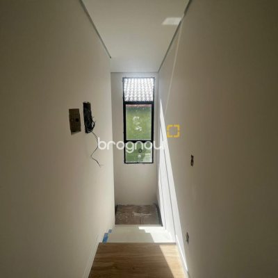 Casa com 130m², 4 quartos (sendo 1 suíte), 1 garagem, no bairro Campeche em Florianópolis