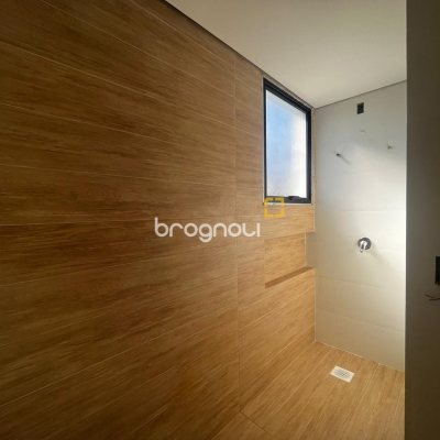 Casa com 130m², 4 quartos (sendo 1 suíte), 1 garagem, no bairro Campeche em Florianópolis