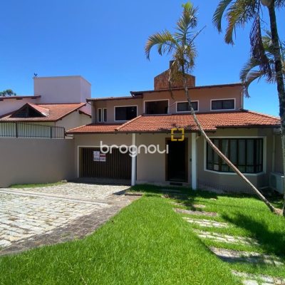 Casa com 304m², 4 quartos (sendo 2 suítes), 2 garagens, no bairro João Paulo em Florianópolis