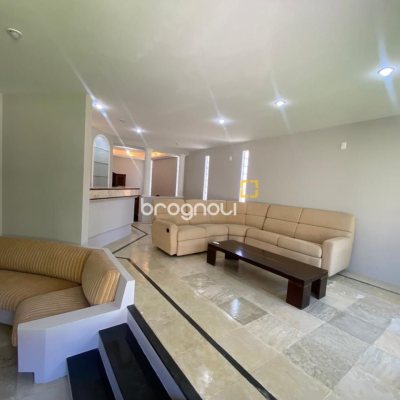 Casa com 304m², 4 quartos (sendo 2 suítes), 2 garagens, no bairro João Paulo em Florianópolis