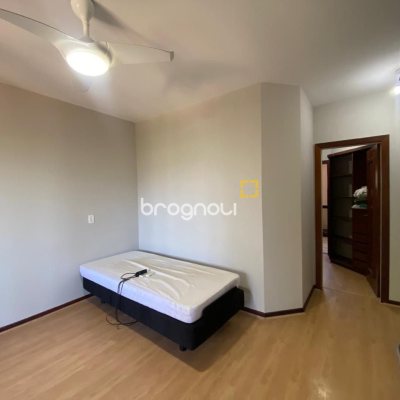 Casa com 304m², 4 quartos (sendo 2 suítes), 2 garagens, no bairro João Paulo em Florianópolis