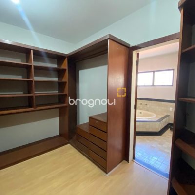 Casa com 304m², 4 quartos (sendo 2 suítes), 2 garagens, no bairro João Paulo em Florianópolis