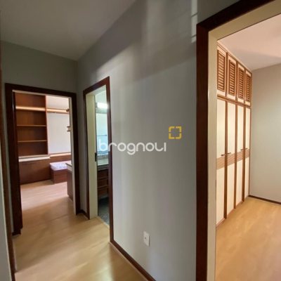 Casa com 304m², 4 quartos (sendo 2 suítes), 2 garagens, no bairro João Paulo em Florianópolis