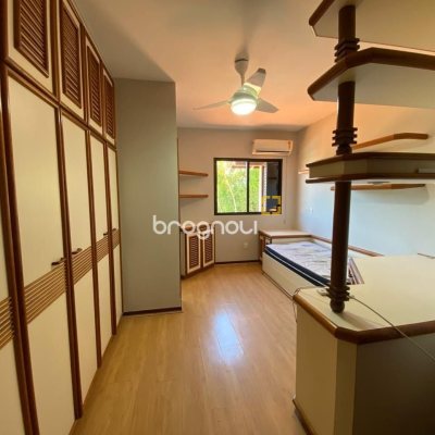 Casa com 304m², 4 quartos (sendo 2 suítes), 2 garagens, no bairro João Paulo em Florianópolis